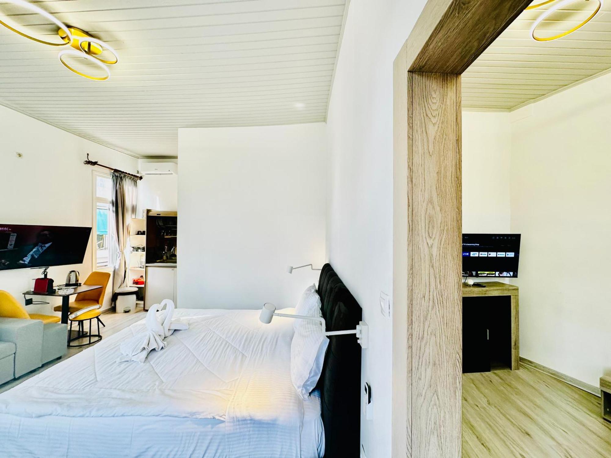 Corfu  Travelers Luxury Suites, Studios & Apartments מראה חיצוני תמונה