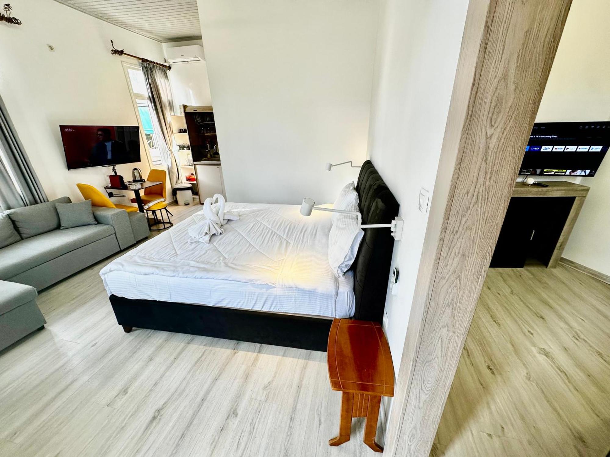 Corfu  Travelers Luxury Suites, Studios & Apartments מראה חיצוני תמונה