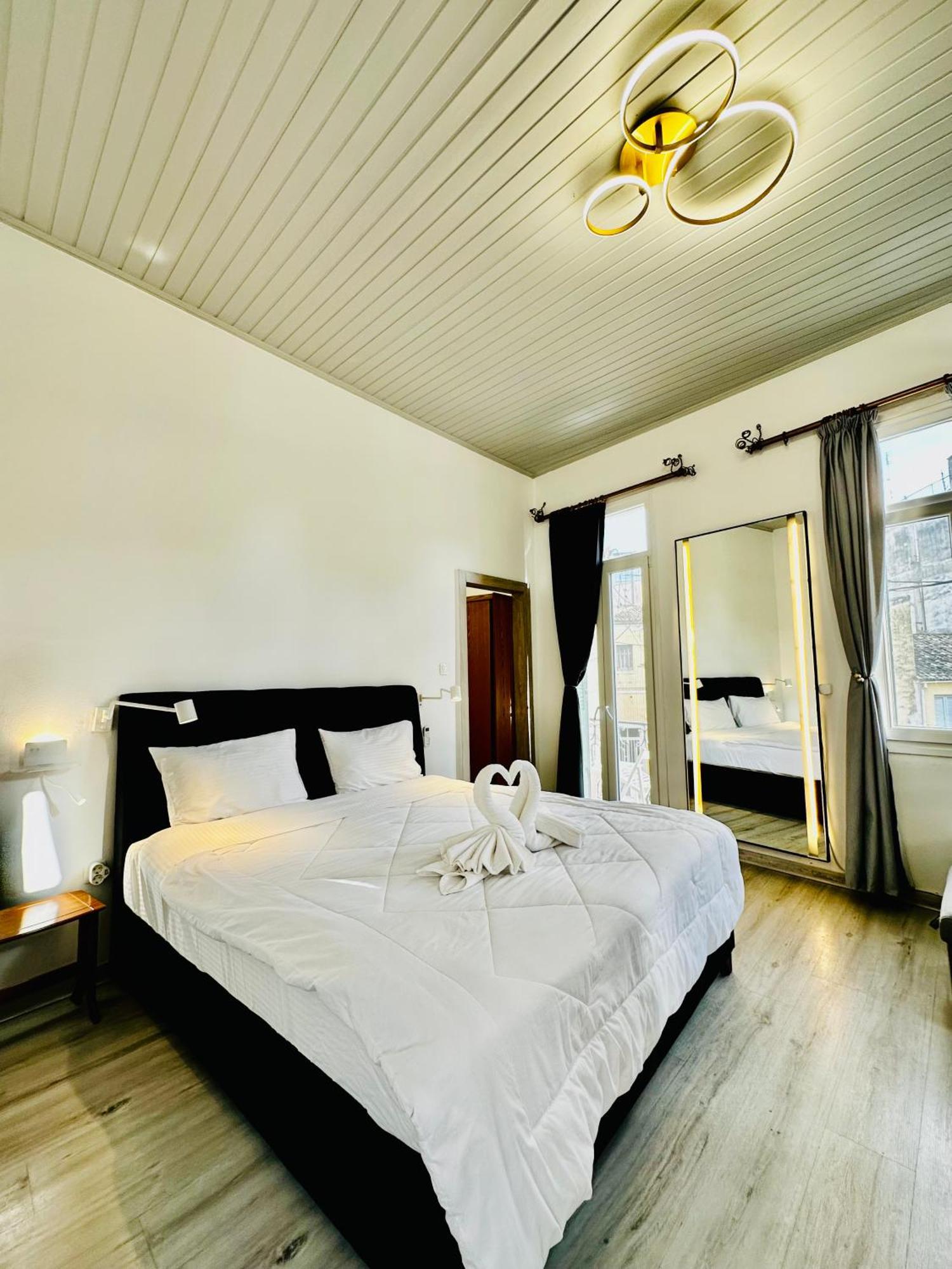 Corfu  Travelers Luxury Suites, Studios & Apartments מראה חיצוני תמונה