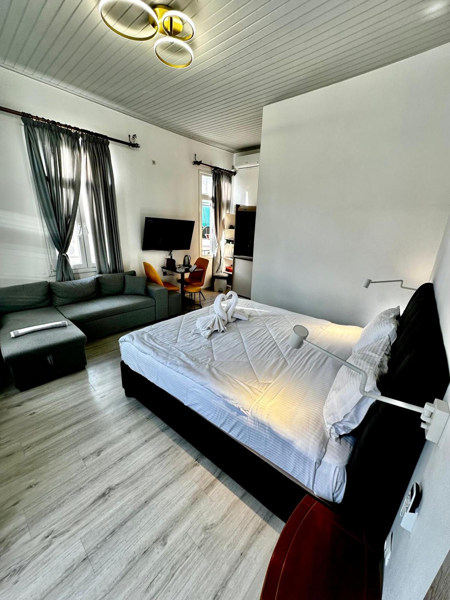 Corfu  Travelers Luxury Suites, Studios & Apartments מראה חיצוני תמונה